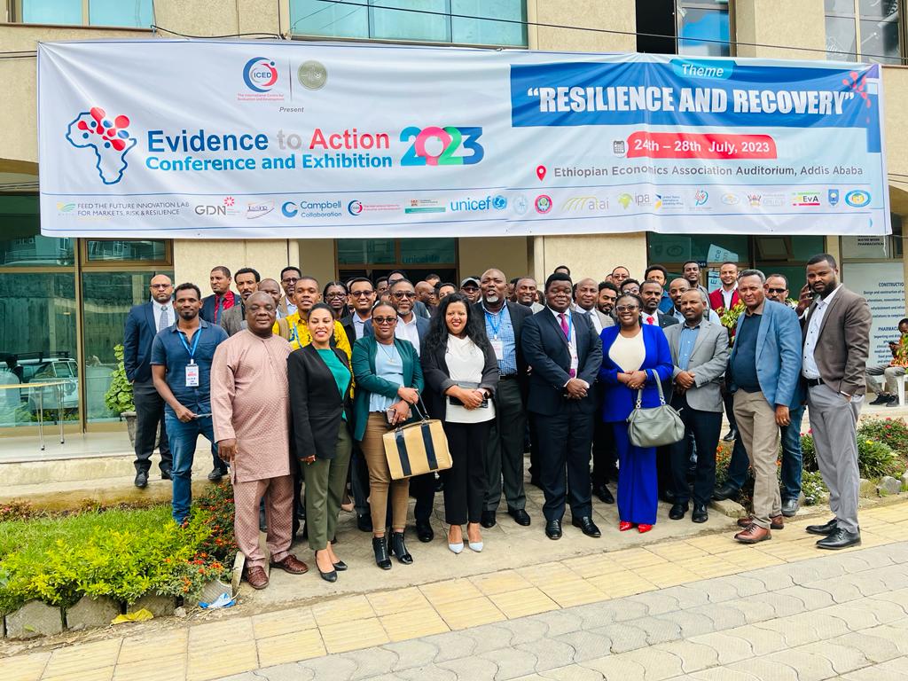 Group photo of participants.